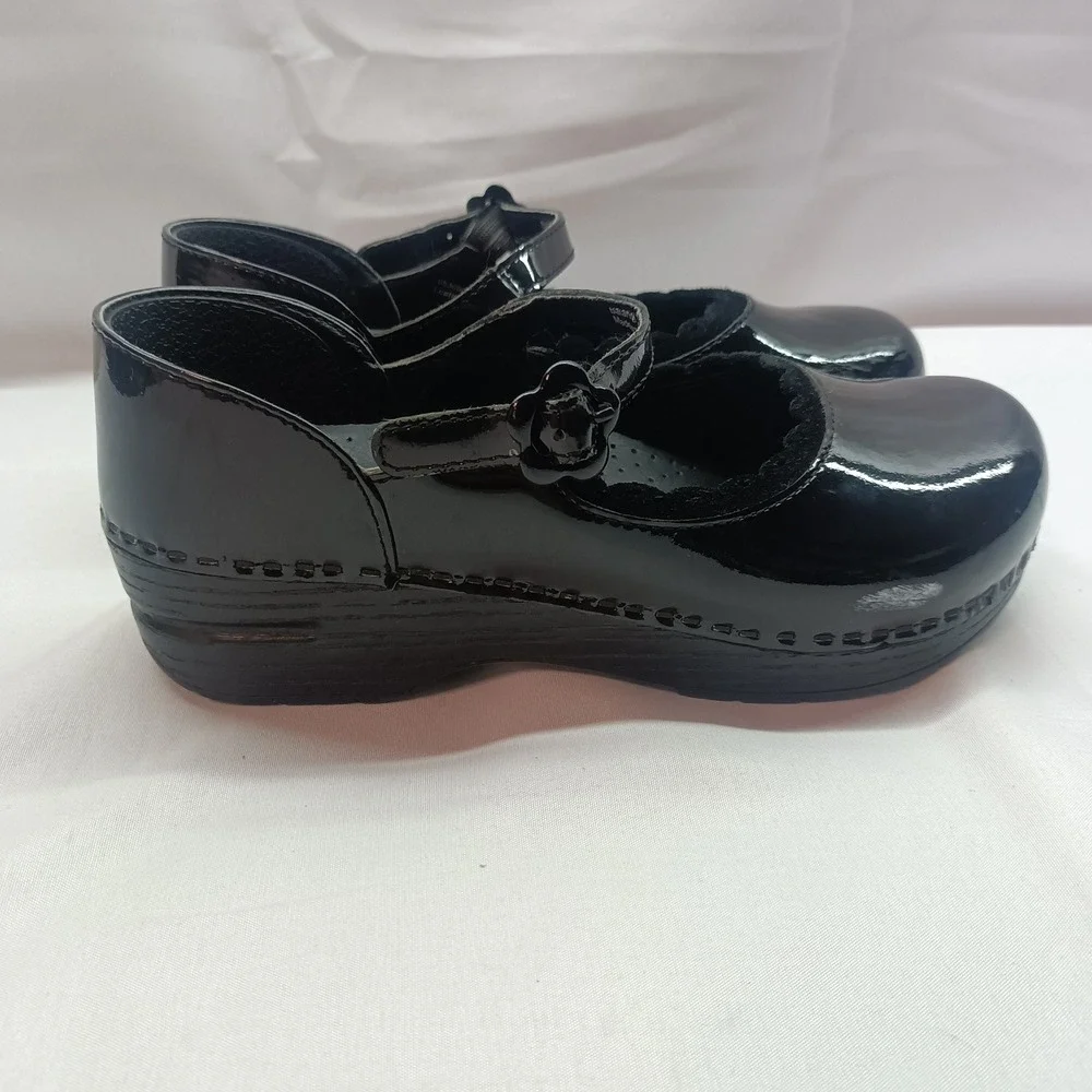 Dansko Kids Black Patent Leather Scalloped Mary Jane Clogs Shoes Size 34 US 3/4